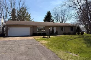 106 W 5th St, McNabb, IL 61335 - Photo 1