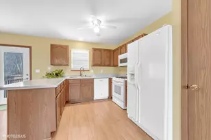 49 Marvin St, Fox Lake, IL 60020 - Photo 9