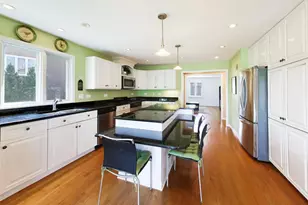 107 Briarwood Ln, Oak Brook, IL 60523 - Photo 11