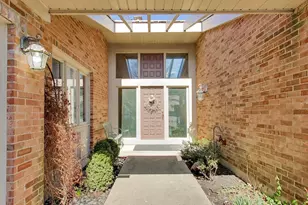 107 Briarwood Ln, Oak Brook, IL 60523 - Photo 3