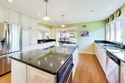 107 Briarwood Lane, Oak Brook, IL 60523 - Photo 13