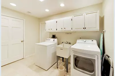 107 Briarwood Lane, Oak Brook, IL 60523 - Photo 41