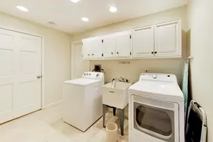 107 Briarwood Ln, Oak Brook, IL 60523 - Photo 41