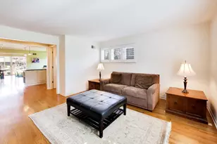 107 Briarwood Ln, Oak Brook, IL 60523 - Photo 15