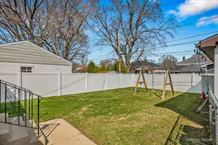 227 N Elmwood Ave, Waukegan, IL 60085 - Photo 17