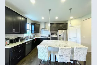 4 Andrew Lane, Hawthorn Woods, IL 60047 - Photo 3