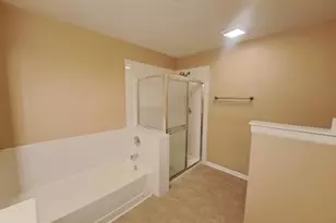 2940 Heatherwood Dr, Schaumburg, IL 60194 - Photo 9