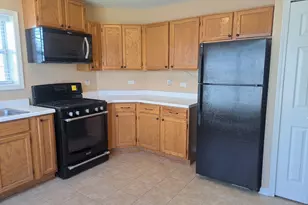 2940 Heatherwood Dr, Schaumburg, IL 60194 - Photo 5