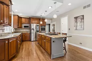 2321 Courtland Ct, Aurora, IL 60502 - Photo 7
