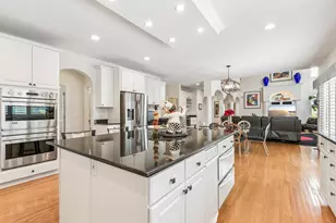 25246 N Abbey Glenn Dr, Hawthorn Woods, IL 60047 - Photo 11