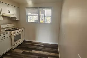 1055 Kenmore Ave, Aurora, IL 60505 - Photo 5