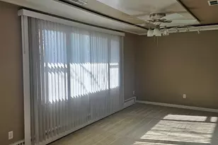 1055 Kenmore Ave, Aurora, IL 60505 - Photo 7