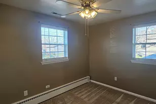 1055 Kenmore Ave, Aurora, IL 60505 - Photo 9