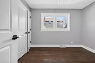 10533 S Whipple St, Chicago, IL 60655 - Photo 13