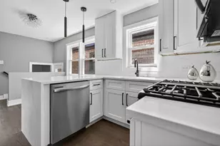 10533 S Whipple St, Chicago, IL 60655 - Photo 3