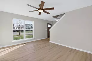 608 Hemmingsen St, Plano, IL 60545 - Photo 3