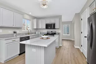 608 Hemmingsen St, Plano, IL 60545 - Photo 7