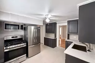 609 1st St, Libertyville, IL 60048 - Photo 7