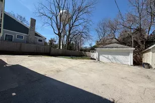 609 1st St, Libertyville, IL 60048 - Photo 23