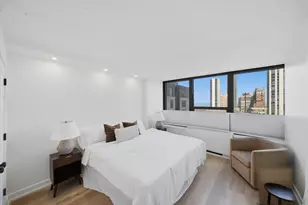 1560 N Sandburg Terrace, Chicago, IL 60610 - Photo 17