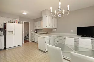 2811 Cherry Ln, Northbrook, IL 60062 - Photo 5