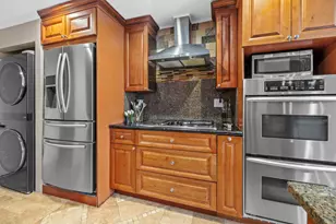 145 E Raleigh Ct, Bloomingdale, IL 60108 - Photo 9