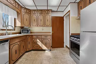 359 Crotty Ave, Seneca, IL 61360 - Photo 15