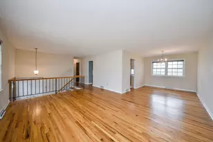 955 Ford Ave, Elgin, IL 60120 - Photo 5