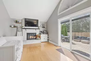 992 Ascot Dr, Crystal Lake, IL 60014 - Photo 9