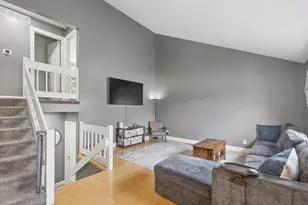 992 Ascot Dr, Crystal Lake, IL 60014 - Photo 3