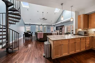 811 W Superior St, Chicago, IL 60642 - Photo 9
