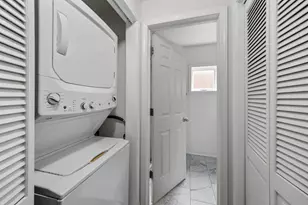 811 W Superior St, Chicago, IL 60642 - Photo 17