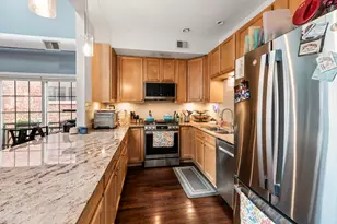 811 W Superior St, Chicago, IL 60642 - Photo 3