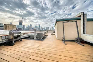 811 W Superior St, Chicago, IL 60642 - Photo 23