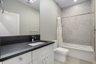 1648 W Fletcher St, Chicago, IL 60657 - Photo 43