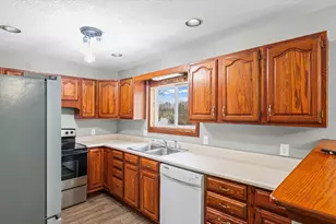 304 Eagle Bluff Dr, Oakwood, IL 61858 - Photo 17