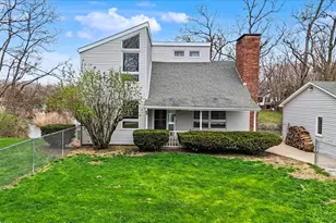 304 Eagle Bluff Dr, Oakwood, IL 61858 - Photo 3