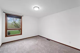 304 Eagle Bluff Dr, Oakwood, IL 61858 - Photo 23