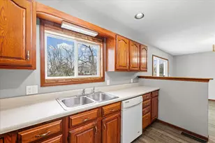 304 Eagle Bluff Dr, Oakwood, IL 61858 - Photo 21