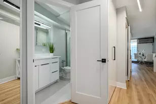 300 N State St, Chicago, IL 60654 - Photo 11