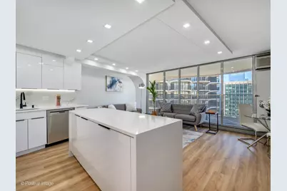 300 N State Street #5125, Chicago, IL 60654 - Photo 9