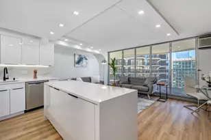 300 N State St, Chicago, IL 60654 - Photo 9