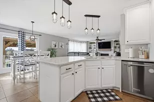 22 Long Cove Ct, Bloomington, IL 61704 - Photo 9