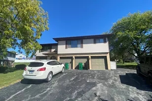 313 Dawn Ct, Bloomingdale, IL 60108 - Photo 1