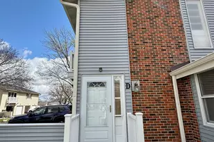 330 Hampton Ct, Bloomingdale, IL 60108 - Photo 3