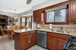 2123 Green Valley Rd, Darien, IL 60561 - Photo 7