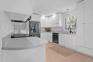 1613 Fairway Ln, Naperville, IL 60565 - Photo 11