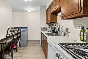 6818 Roberts Dr, Woodridge, IL 60517 - Photo 7