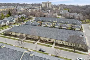 829 Stables Ct W, Highwood, IL 60040 - Photo 21