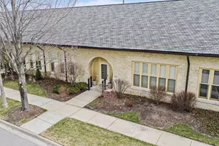 829 Stables Ct W, Highwood, IL 60040 - Photo 1